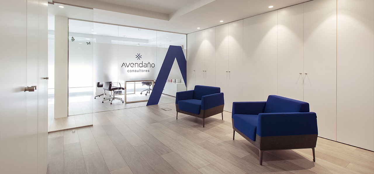 acceso a oficina con zona de espera