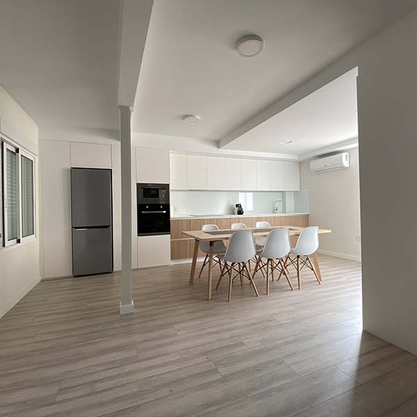 cocina reformada luminosa